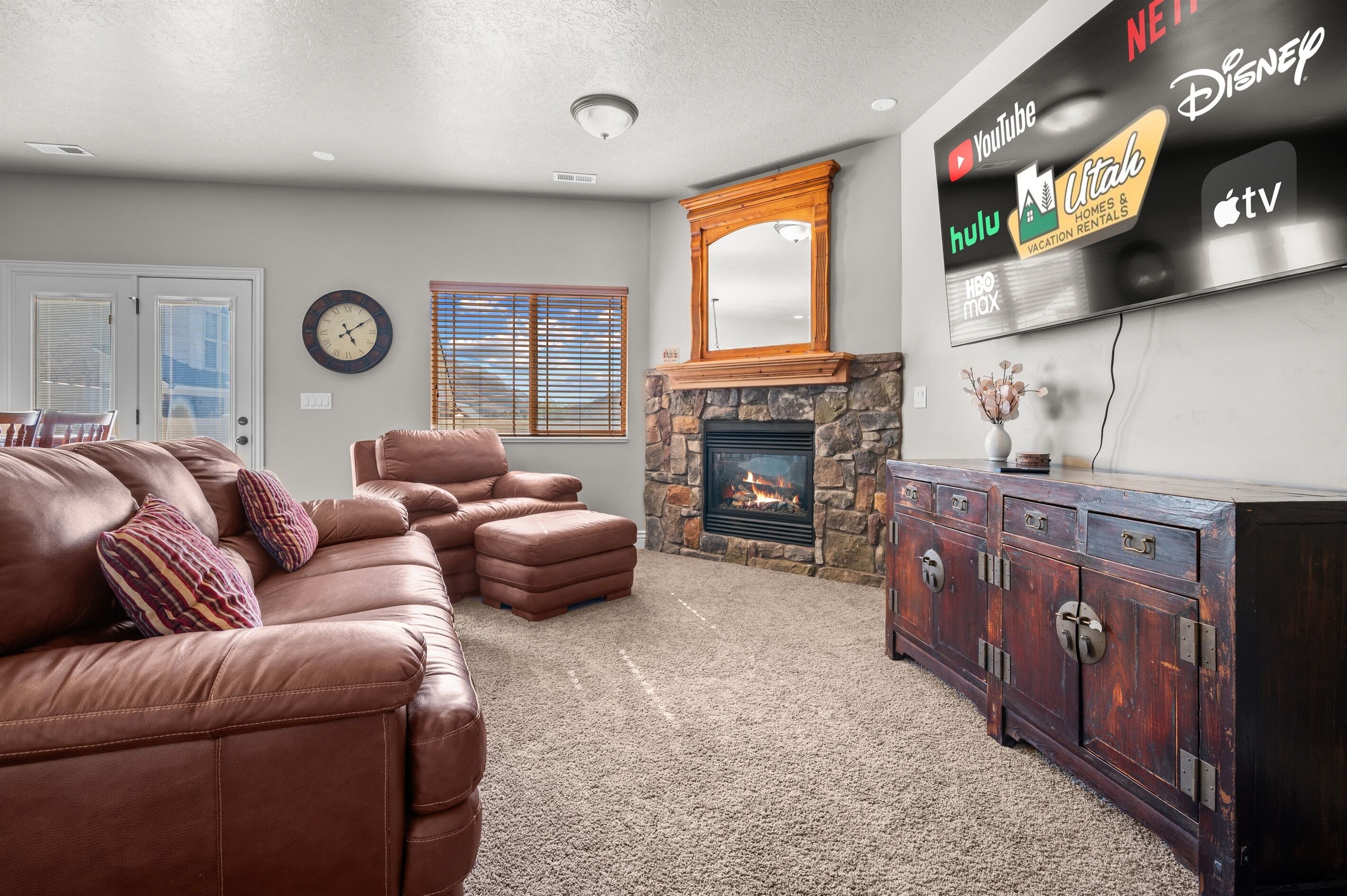 Smart TV, fireplace