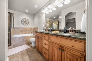 Shower, jetted bath, towels - Aspen Tree Chalet |Snowbasin|By Pineview Reservoir (Mountain Green)