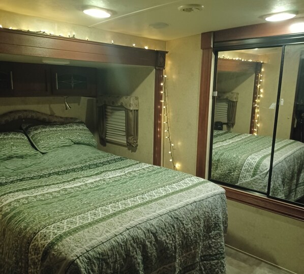 1 habitación y ropa de cama