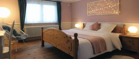 4 bedrooms, WiFi, bed sheets