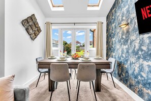 Dining - The Solihull Hub: Shirley, NEC & Retail Central.Parking, Discounts & Long Stays (Shirley)