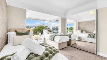 4 habitaciones, tabla de planchar con plancha, wifi y ropa de cama