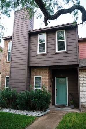 Exterior - Beautiful family-friendly 3-bedroom townhome in Corpus Christi (Corpus Christi)