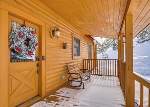 Terrace/patio - Private Hot Tub: Mtn-View Grand Lake Cabin! (Grand Lake)