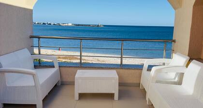 Modern, elegant apartment on the seafront