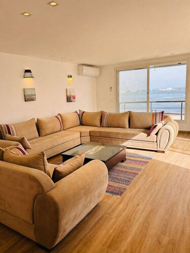 Modern, elegant apartment on the seafront