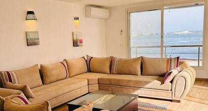 Modern, elegant apartment on the seafront