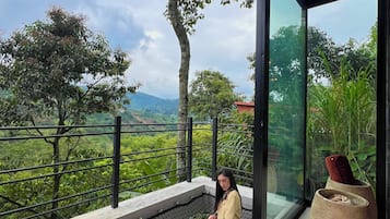 Suite Deluks, balkon, pemandangan gunung | Teras/patio