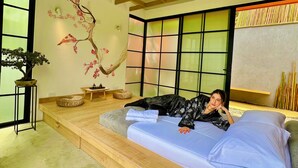 Suite Mewah, balkon, pemandangan gunung | Minibar, brankas, tirai kedap cahaya, dan Wi-Fi gratis