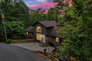 Exterior - Gatlinburg Family Getaway! 5 Min to PKWY | Hot Tub (Gatlinburg)