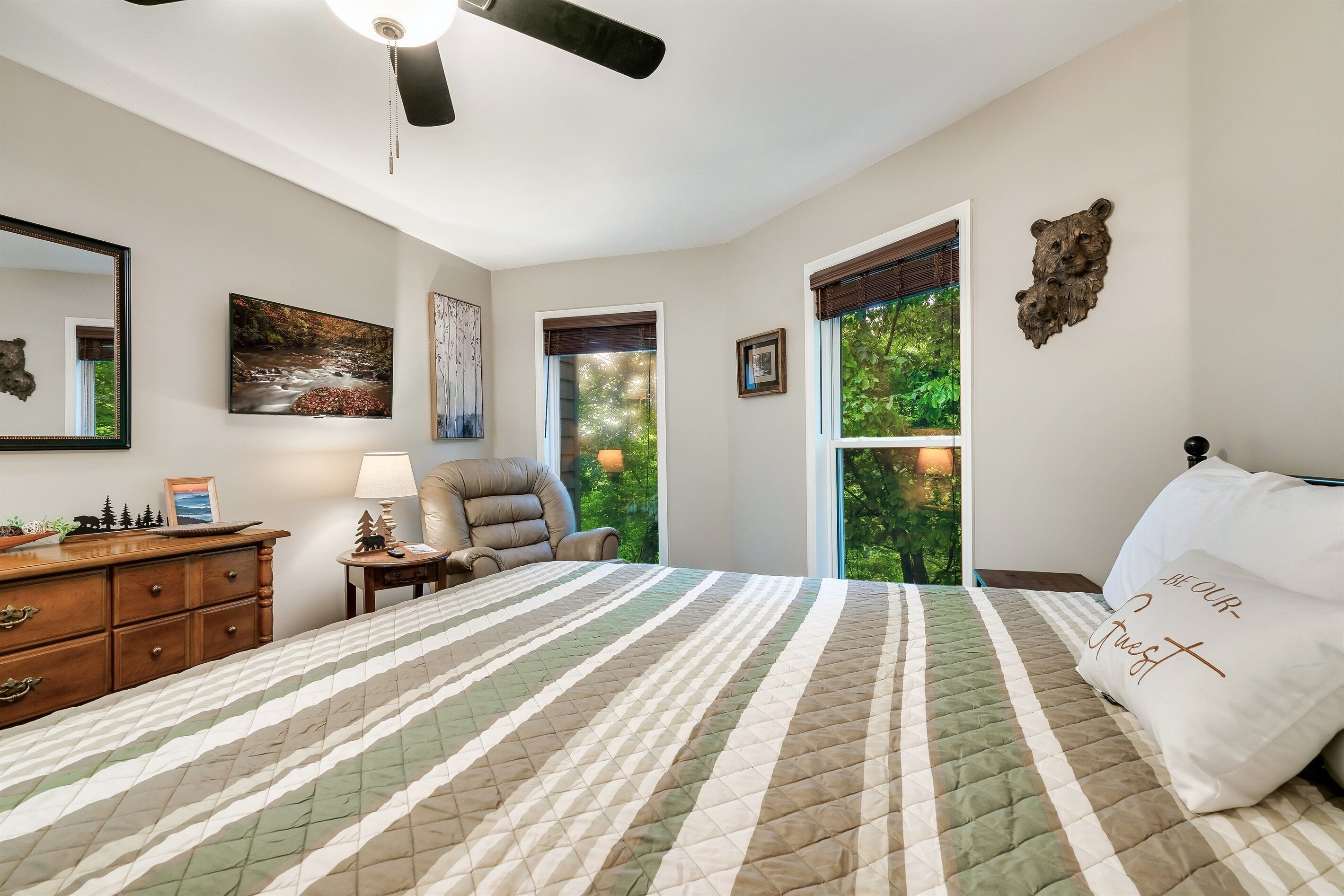 3 habitaciones, tabla de planchar con plancha y wifi gratis 