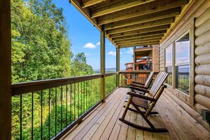 Property grounds - Elevated Escape! Premium View - Hot Tub - Top 10% (Sevierville)