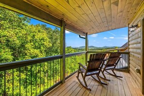 Property grounds - Elevated Escape! Premium View - Hot Tub - Top 10% (Sevierville)