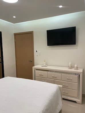 3 bedrooms, iron/ironing board, free WiFi, bed sheets