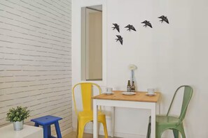 Dining - Newly Furnished! 1BR/1BA in OldLisbon SaoBento (Lisboa)