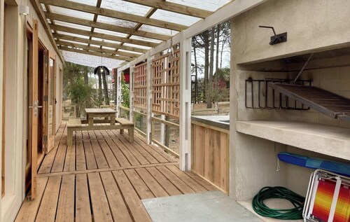 Complete house for 5 people, with barbecue and covered deck.