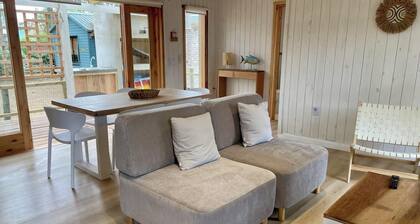 Complete house for 5 people, with barbecue and covered deck.