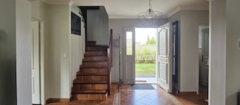 Villa with pool in Toulouse - 5 bedrooms, garden, 10 travellers