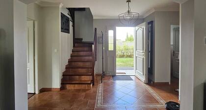 Villa with pool in Toulouse - 5 bedrooms, garden, 10 travellers