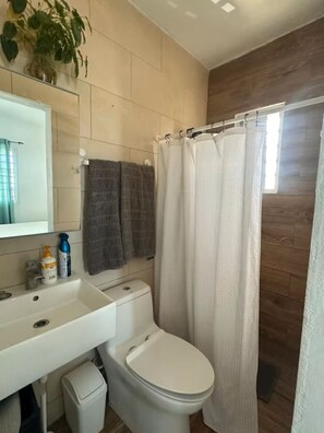 Towels, toilet paper - Lovely apartment with AC in vibrant Punta Cana. 10min to Beach & Downtown. (Punta Cana)