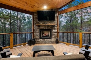 Property grounds - NEW! Updated Secluded Cabin w/ Hot Tub, Fire Pit, Outdoor Lounge & Forest Views (Broken Bow)