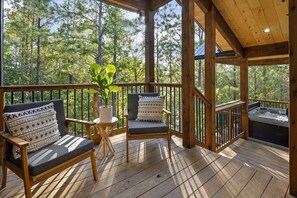 Outdoor spa tub - NEW! Updated Secluded Cabin w/ Hot Tub, Fire Pit, Outdoor Lounge & Forest Views (Broken Bow)