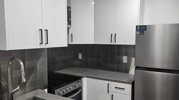 Micro-ondes, four, plaque de cuisson