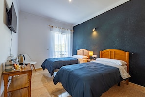 Twin Room, Balcony, Mountain View | Wi-fi percuma, cadar katil 
