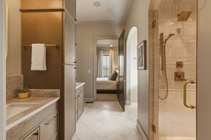 Hair dryer - Luxury Country Retreat | Sleeps 15 | Bourbon Trail (Simpsonville)