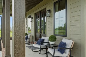 Terrace/patio - Luxury Country Retreat | Sleeps 15 | Bourbon Trail (Simpsonville)