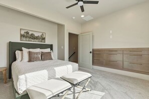 7 bedrooms, desk, iron/ironing board, WiFi - Luxury Country Retreat | Sleeps 15 | Bourbon Trail (Simpsonville)
