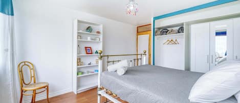 2 bedrooms, iron/ironing board, WiFi