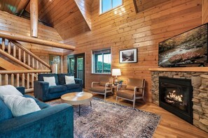 Una Smart TV, una chimenea