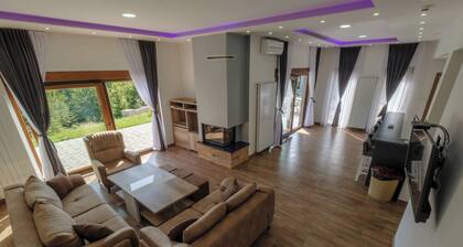 Ground floor, 2BDR, shared pool