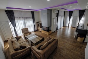 Fireplace - Ground floor, 2BDR, shared pool (Sarajevo)