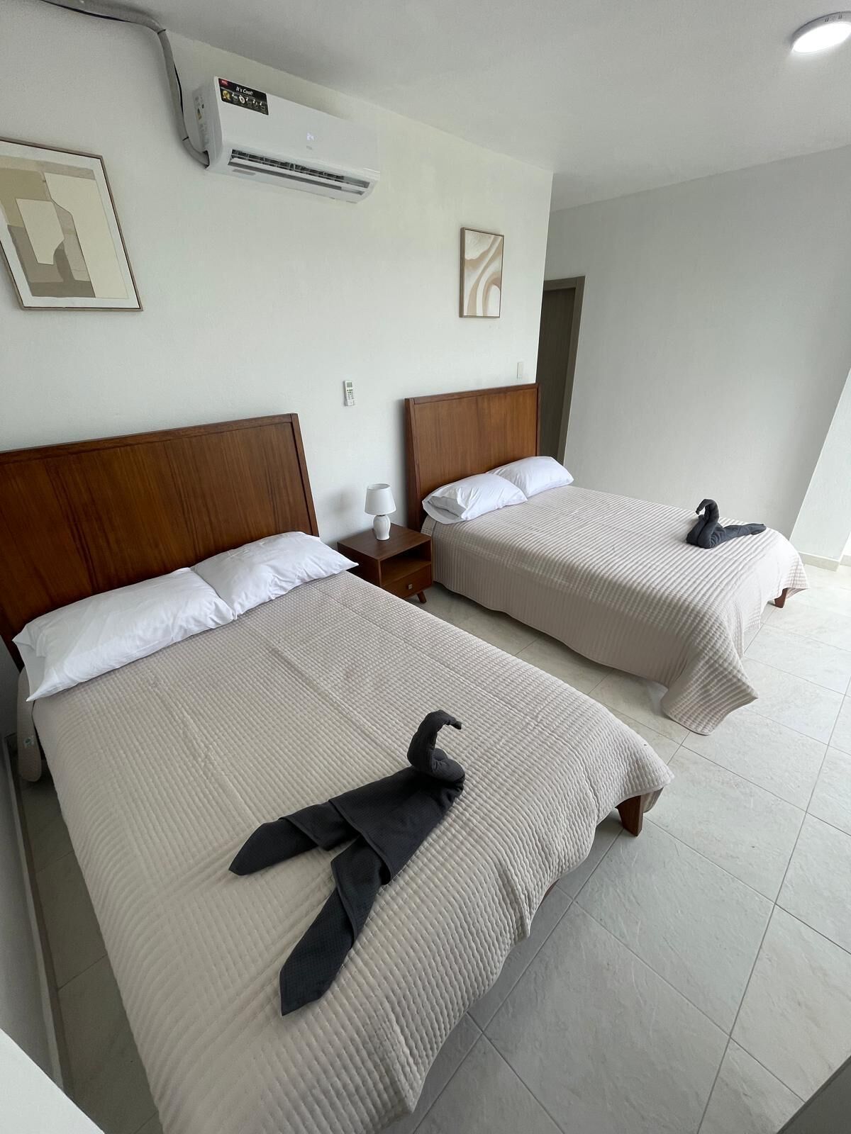 3 habitaciones, tabla de planchar con plancha y wifi gratis 