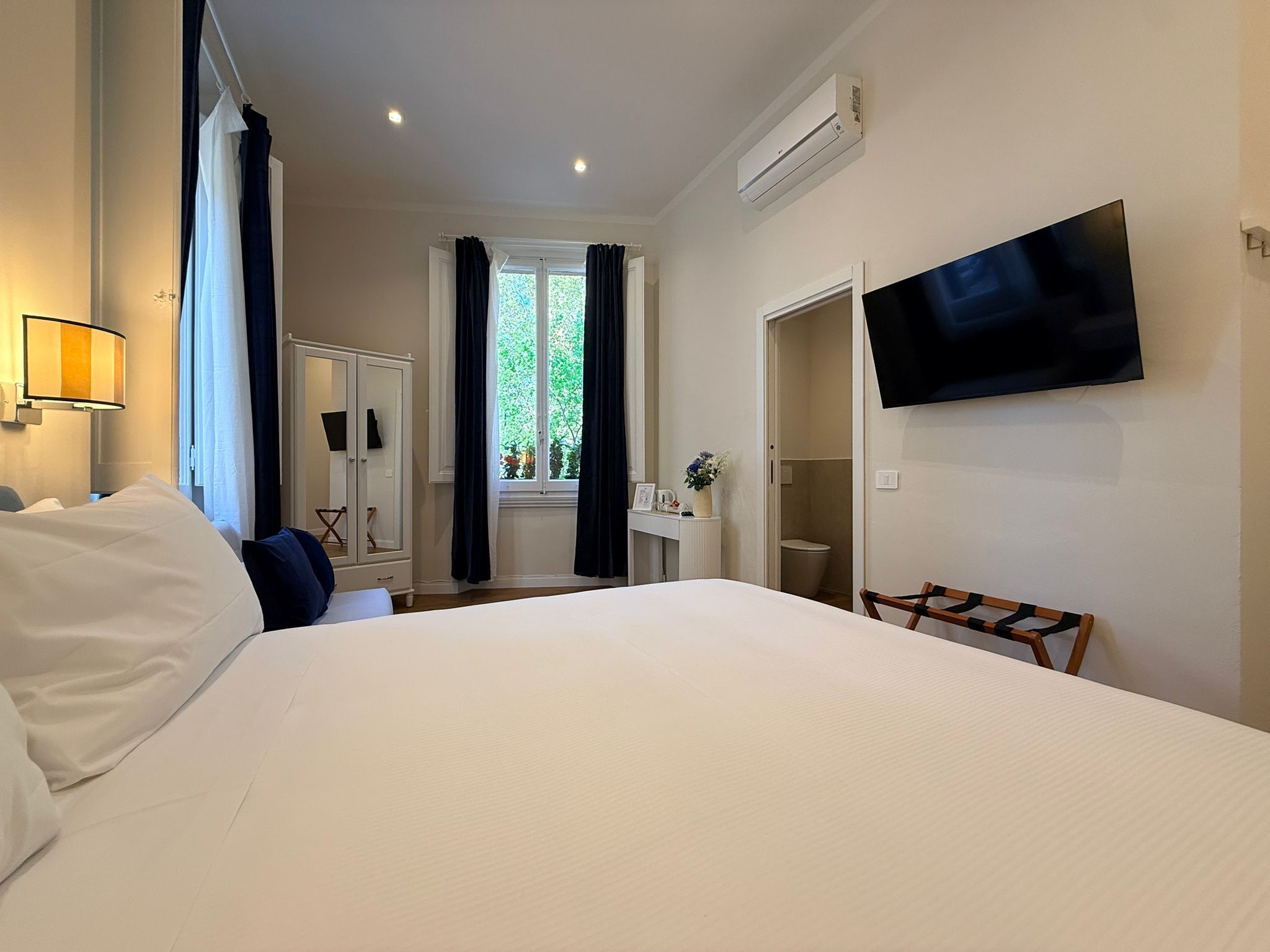 Deluxe Double Room | In-room safe, desk, iron/ironing board, free WiFi