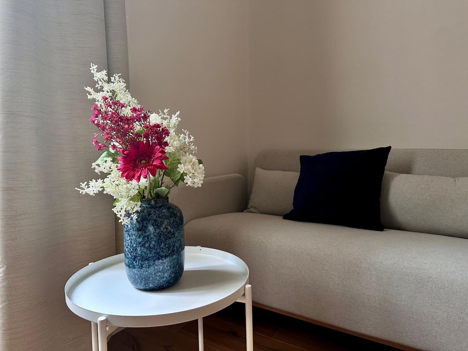 Deluxe Double Room | Living area