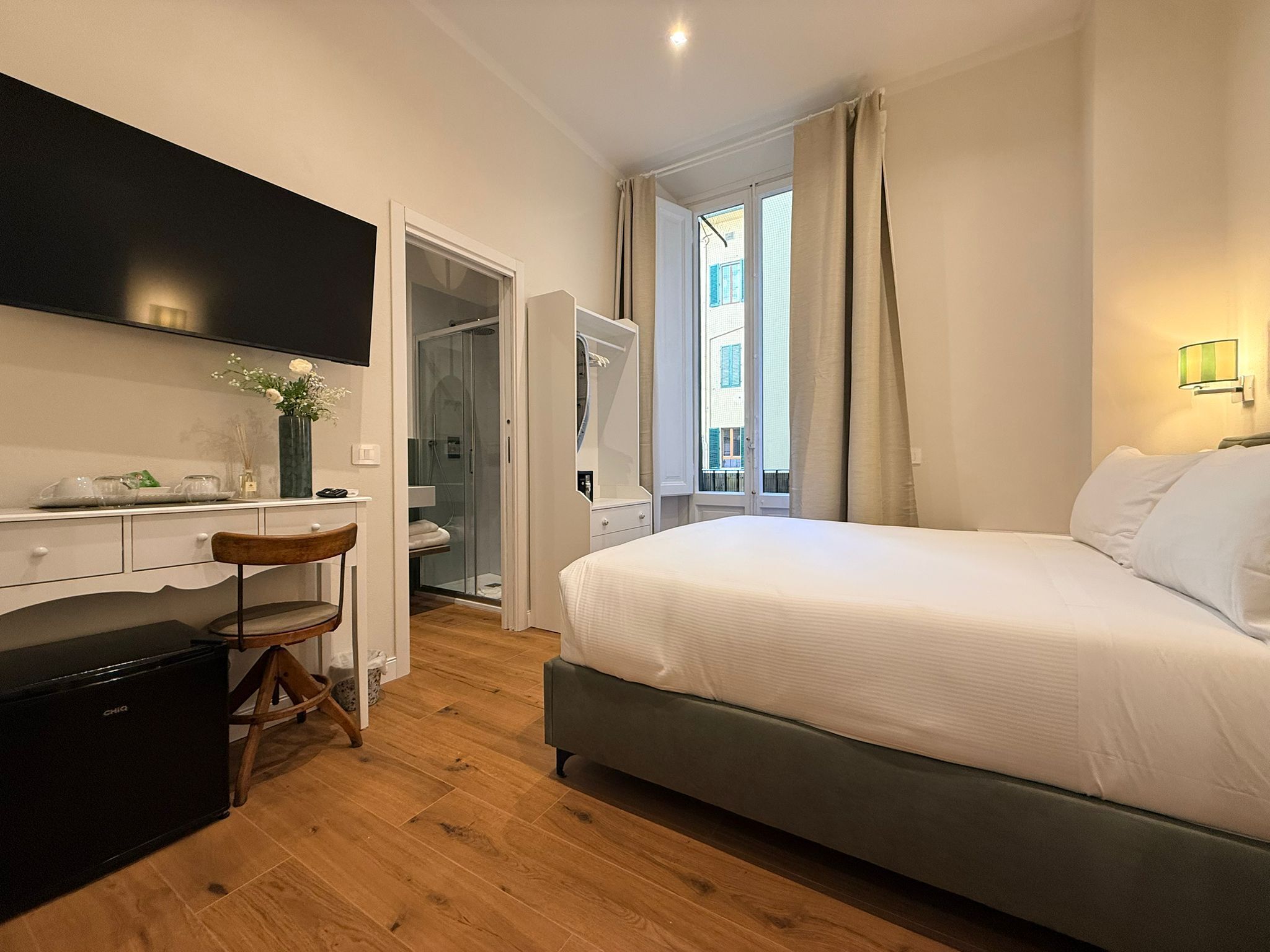 Quarto casal econômico, sacada