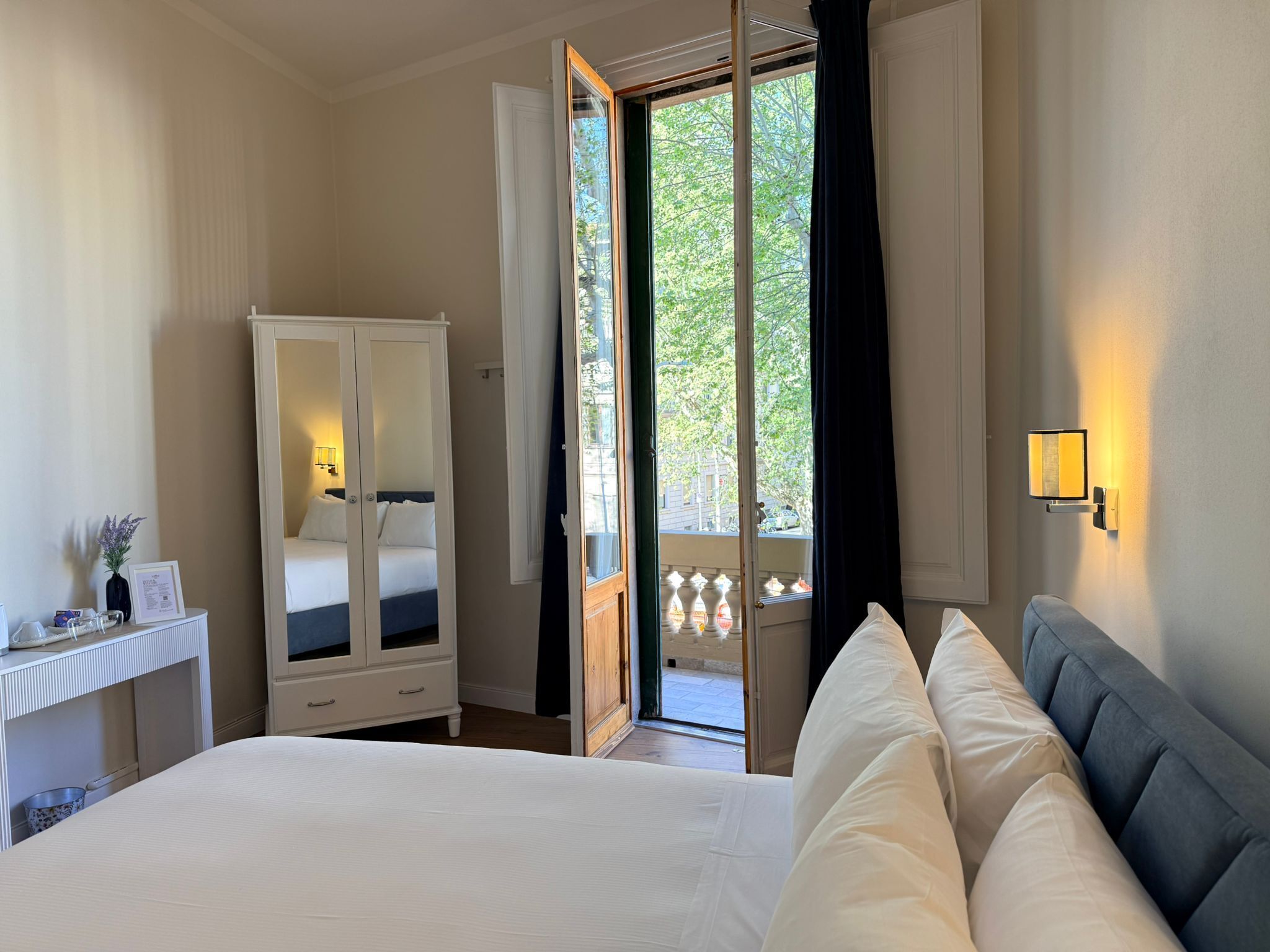 Quarto casal luxo, sacada