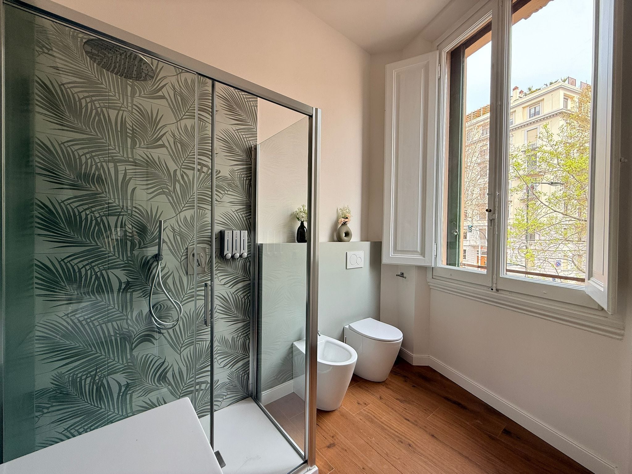 Comfort-Doppelzimmer | Badezimmer | Dusche, Haartrockner, Handtücher, Seife