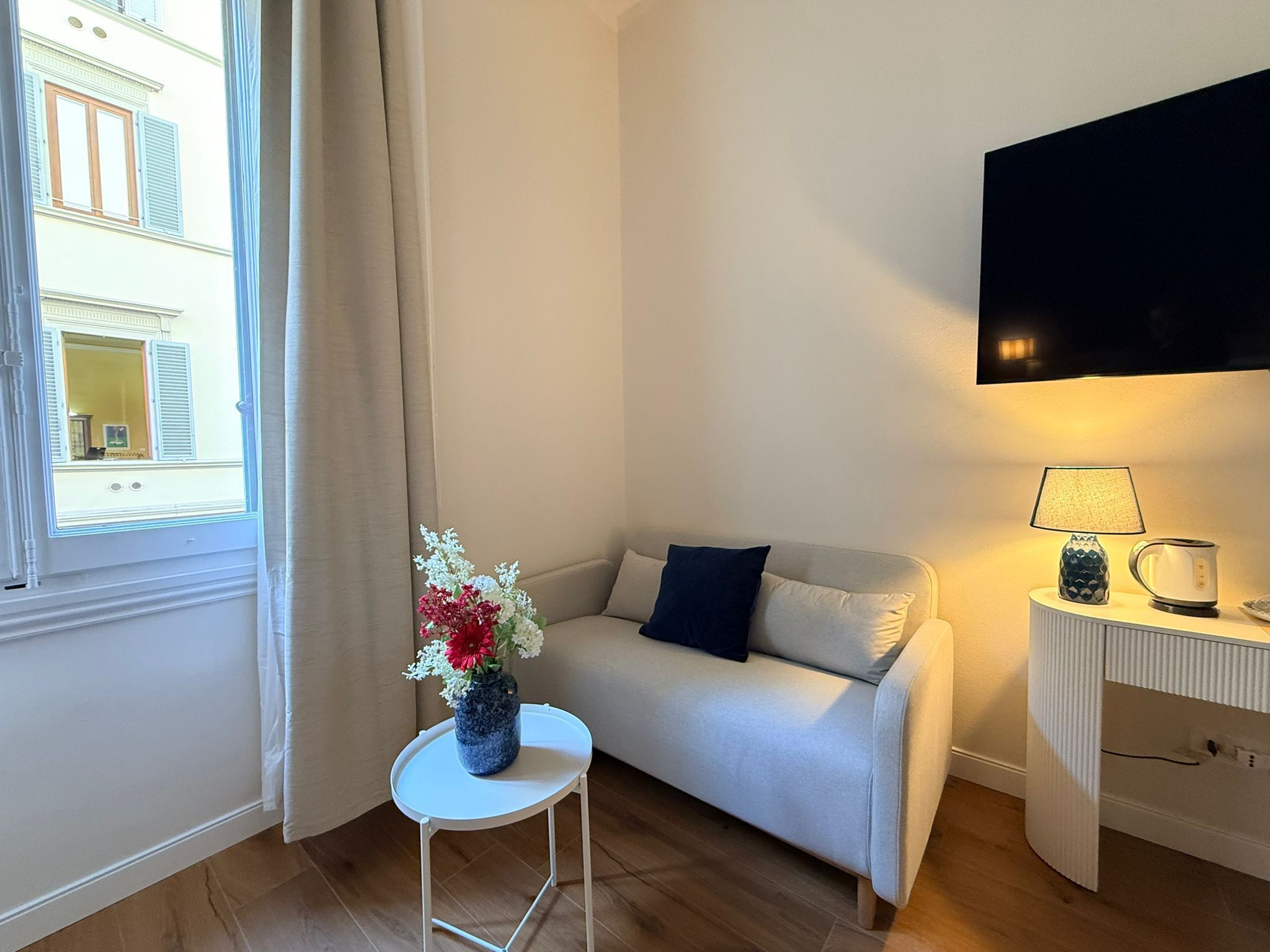 Deluxe Double Room | Living area