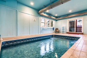 A heated pool - Beaver's Mountaintop Retreat! Pool Cabin | Top 5% (Pigeon Forge)