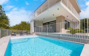 A heated pool - Cozy home in Malinska with sauna (Malinska)