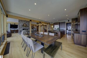 Dining - Spyglass Ridge Retreat – 6BR Luxury Bay View Pines Estate in Suttons Bay (Suttons Bay)