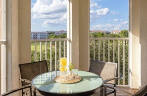Dining - Marriott Grande Vista  Resort 2 bed/2 Bath w Kitchen in Orlando near Theme Parks (Orlando)