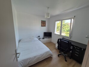 5 chambres, fer et planche à repasser, Wi-Fi, draps fournis