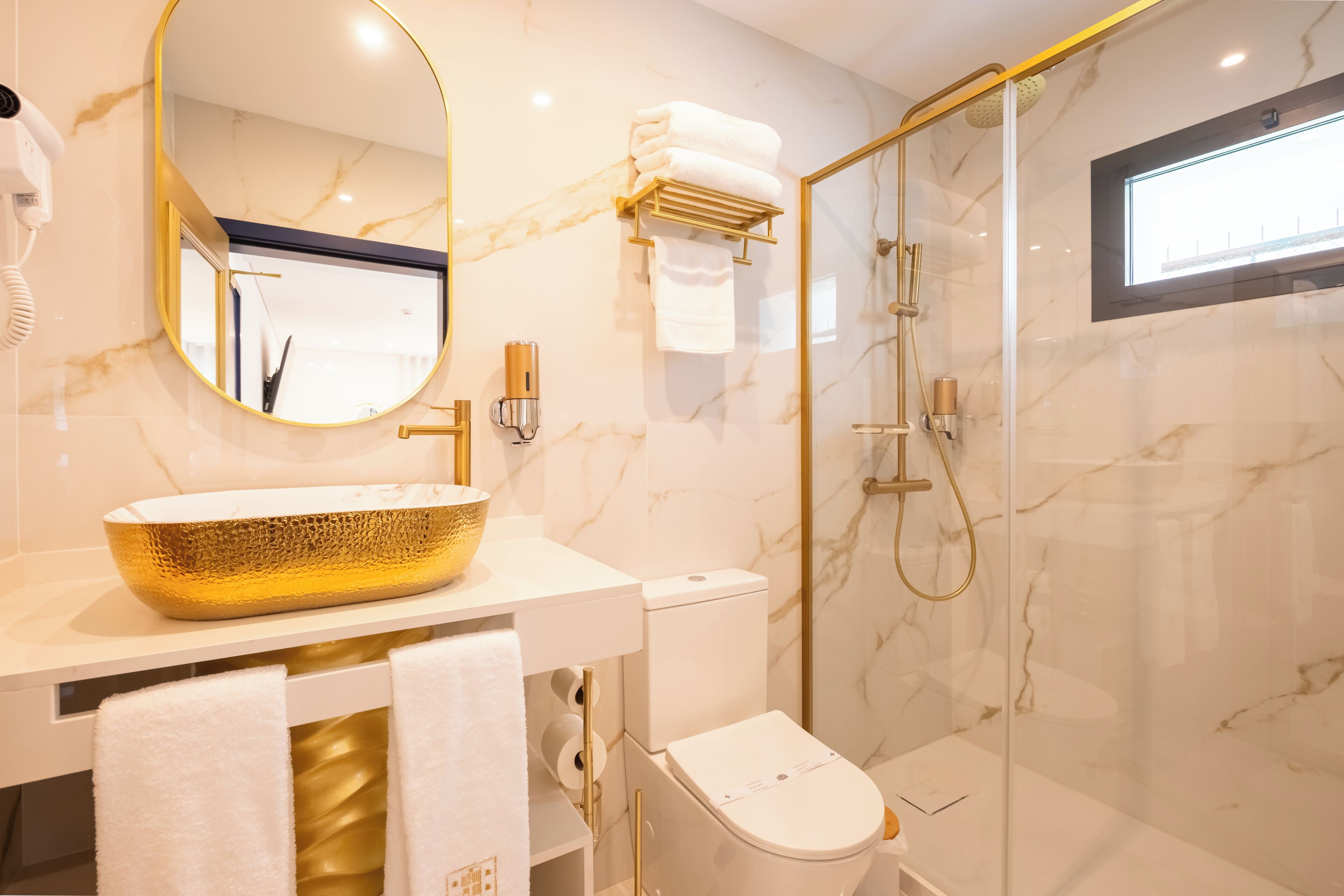 Double or Twin Deluxe Room - Jacuzzi Available at Extra Charge | Badeværelse