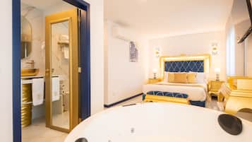 Suite Deluxe - Jacuzzi Available at Extra Charge | Sistema de insonorización, wifi gratis, ropa de cama