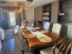 Dining - Delightful 4-bedroom house with AC in lively Lubbock (Lubbock)